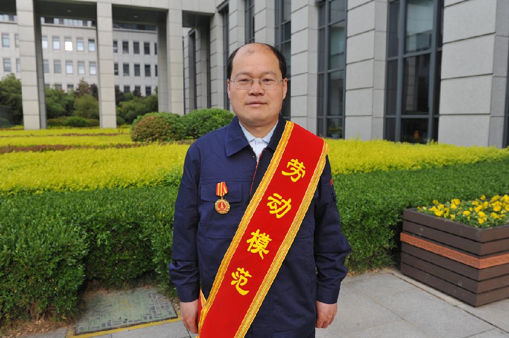 弘扬劳模精神 奋力追赶逾越 助推新工业生长——太阳娱乐杨东涛等省级劳模、市先进整体获表扬-公司新闻-太阳娱乐