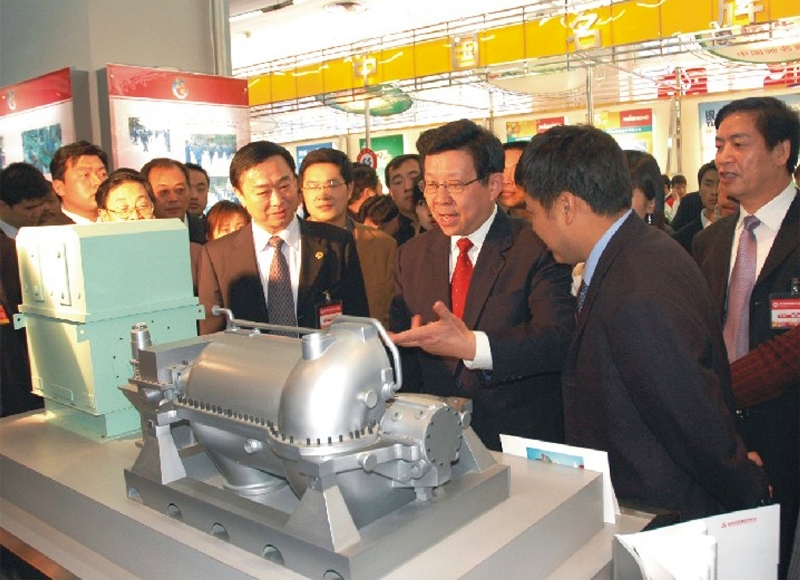 2006时任陕西省长陈德铭来太阳娱乐展区旅行
