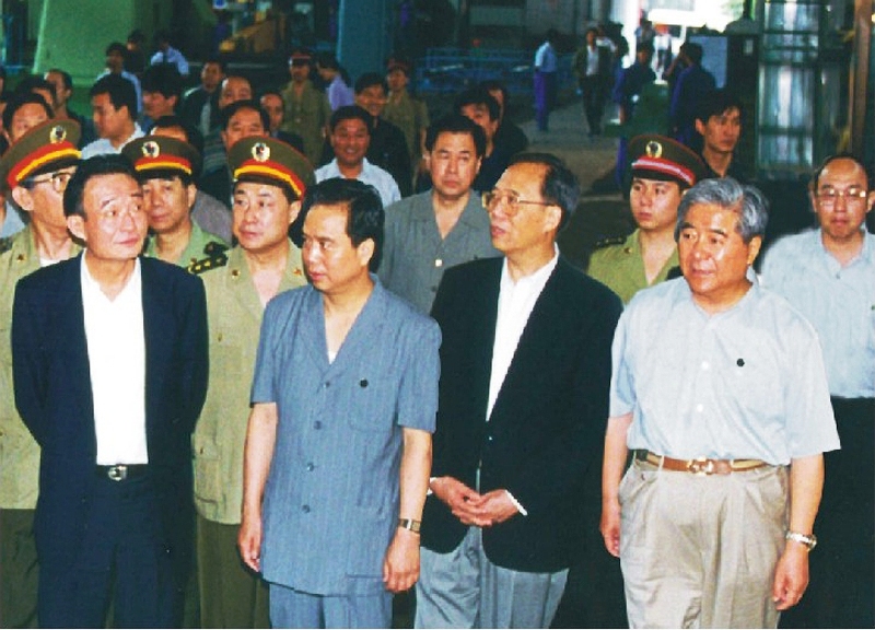 1999年党和国家向导人吴邦国、曾培炎、陕西省向导李开国、程安东来太阳娱乐视察