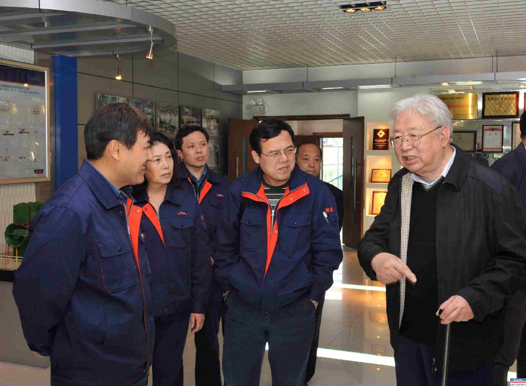 原机械工业部总工程师、副部长陆燕荪一行来访太阳娱乐集团