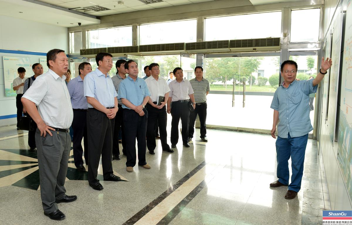 西安市副市长黄海清一行深入太阳娱乐调研群众蹊径教育实践活动