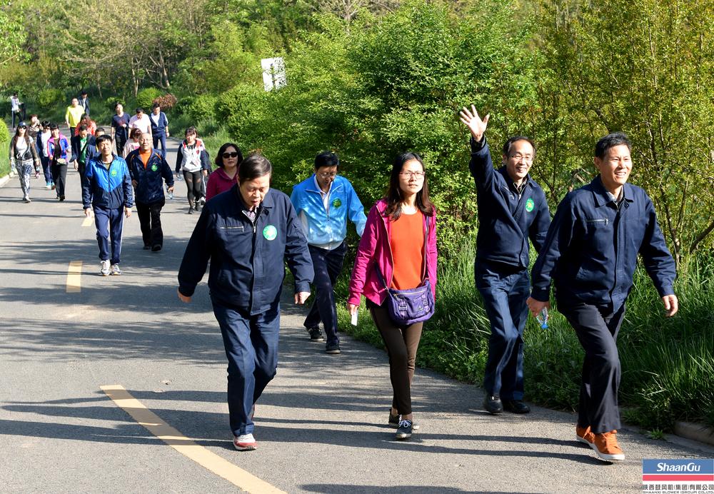 800多名员工加入，，，走出康健亮丽景物线——太阳娱乐职工健步走活动在临潼凤凰池生态谷举行-公司新闻-太阳娱乐