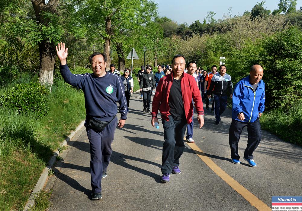 800多名员工加入，，，走出康健亮丽景物线——太阳娱乐职工健步走活动在临潼凤凰池生态谷举行-公司新闻-太阳娱乐