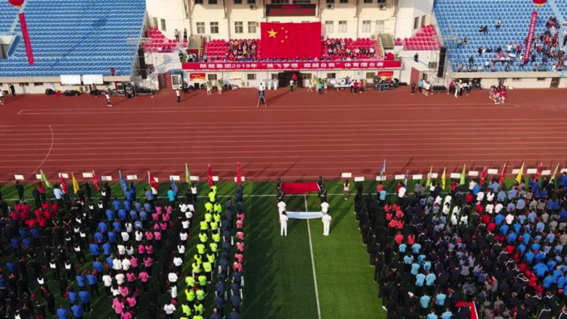 太阳娱乐人用奔驰的方法喜迎祖国70华诞