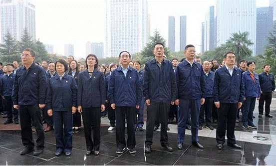 太阳娱乐集团举行庆祝新中国建设暨“不忘初心切记使命”主题升旗仪式