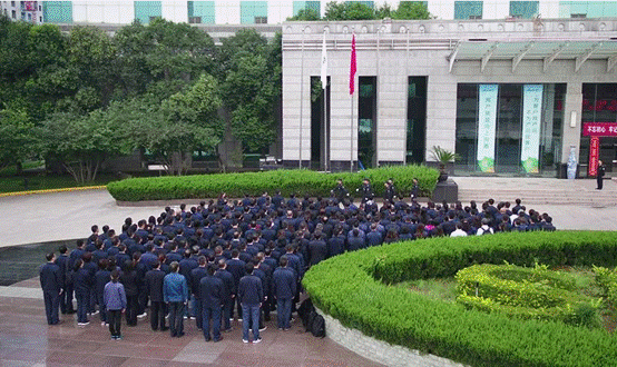 太阳娱乐集团举行庆祝新中国建设暨“不忘初心切记使命”主题升旗仪式--太阳娱乐